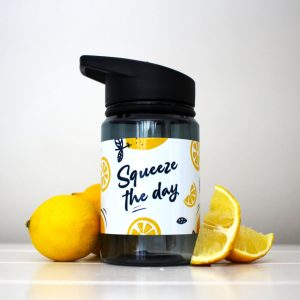 Waterbottle and lemons